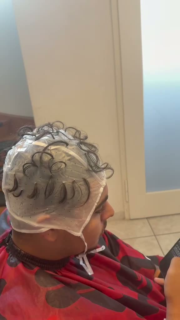 Video: Haarschnitt bei Besko Blendz